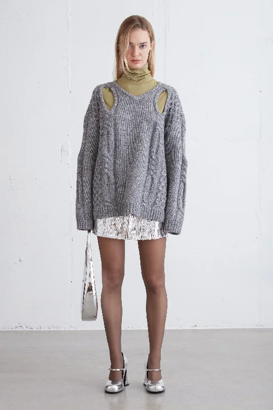 Comfortable Looks CHUNKY CABLE KNIT SWEATER WITH CUTOUT