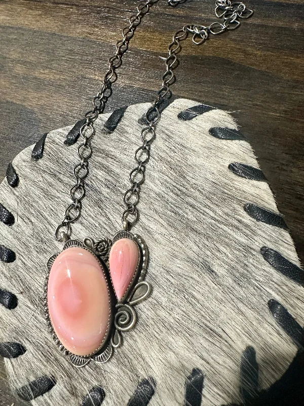 Leisure Sports Pink Conch Double Stone Necklace