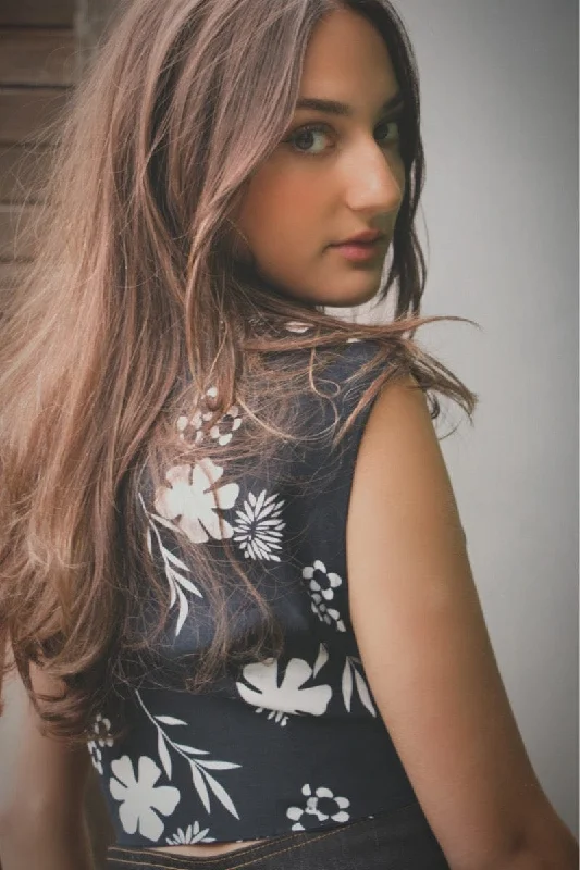 Minimal Style Sleeveless tie front blouse - Black & White Floral
