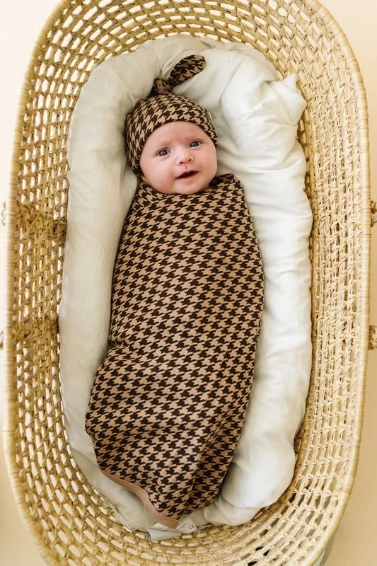 Warm Atmosphere Organic Swaddle Blanket & Hat | Houndstooth