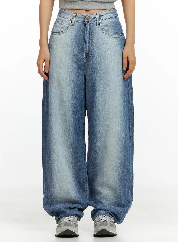 Retro Style Contrasted Washed Baggy Jeans CU420