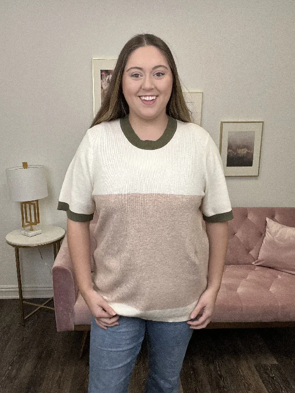 Light Comfort Reach Out Women's Color-Blocked Short Sleeve Knit Top