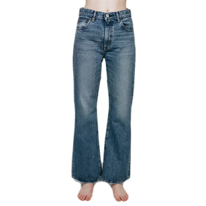 Retro Literary Style Quincy Flare Jean In Medium Blue